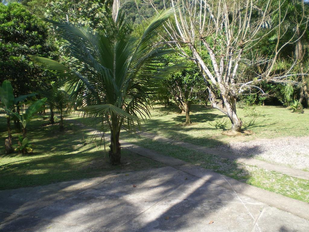 APTOS FAMILIA com AR CONDICIONADO UBATUBA Praia Pereque Acu Exterior foto