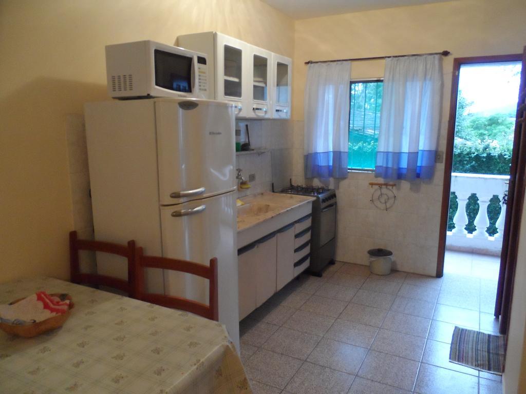 APTOS FAMILIA com AR CONDICIONADO UBATUBA Praia Pereque Acu Exterior foto